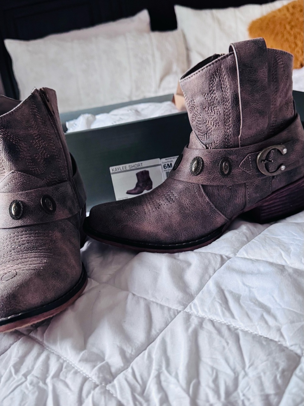 Natural Reflections Mauve Distressed Western Ankle Boots